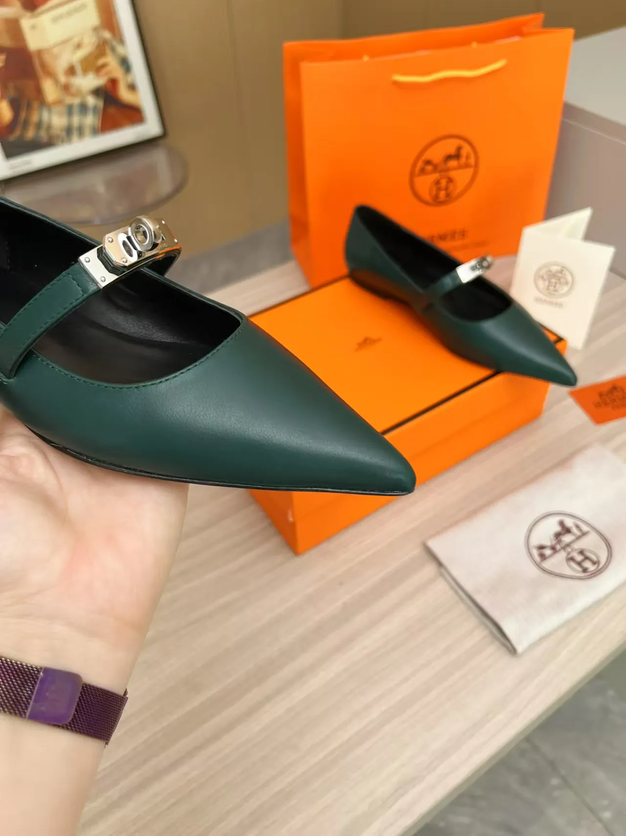 👟👟Ex-factory price 520👟👟, 2025 top product Hermes new genuine handmade shoes, purely handmade, a must-collect item! The perfect holiday accessory! Our pursuit of quality products is always the best! Don't give in! Comfort and originality, not following trends, and not deliberately expressing oneself are the consistent pursuits of Hermes and its fans! [Material] Upper: top layer leather, lining: genuine leather. Size 35-42